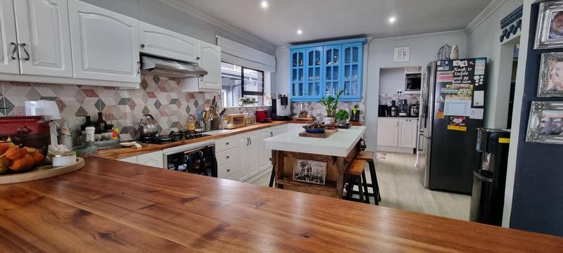 5 Bedroom Property for Sale in Reebok Western Cape